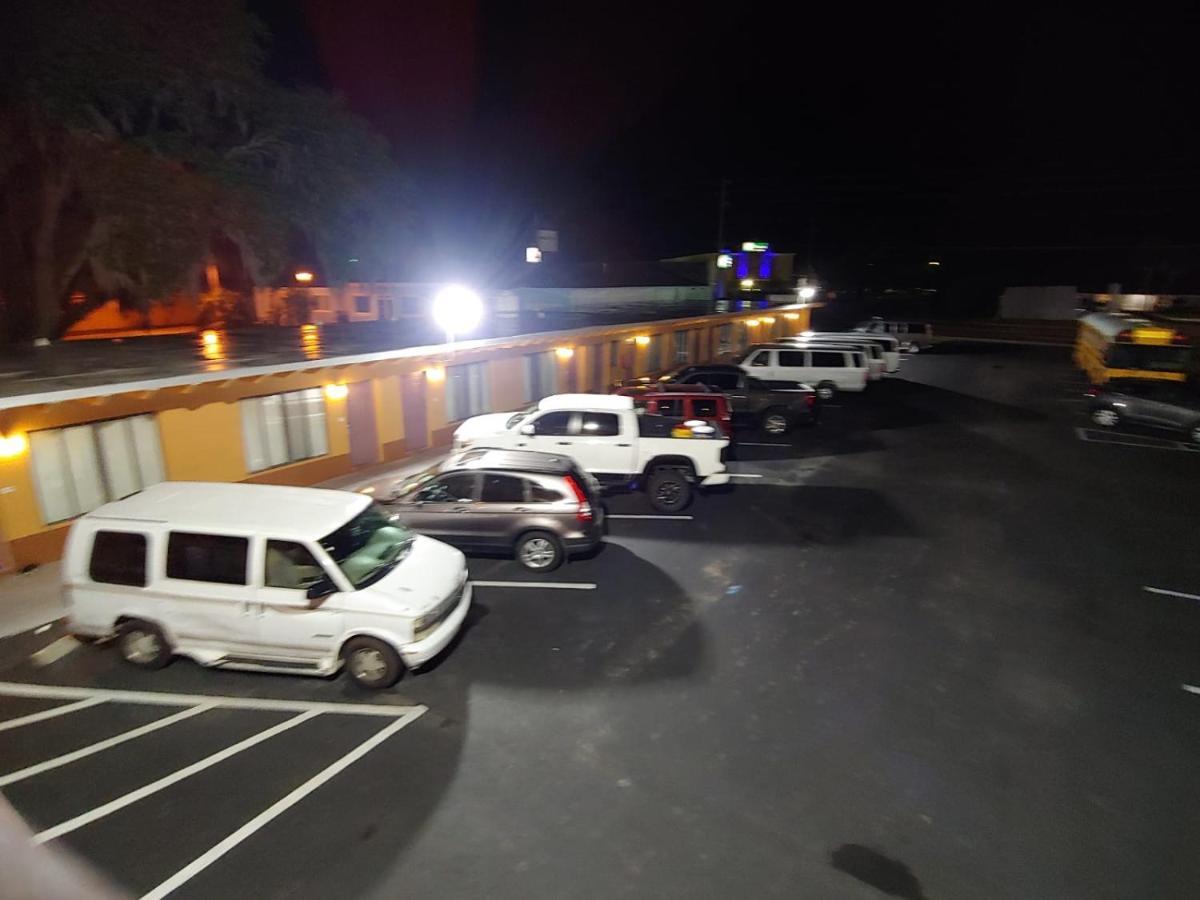 Relax Inn Silver Springs Exterior photo
