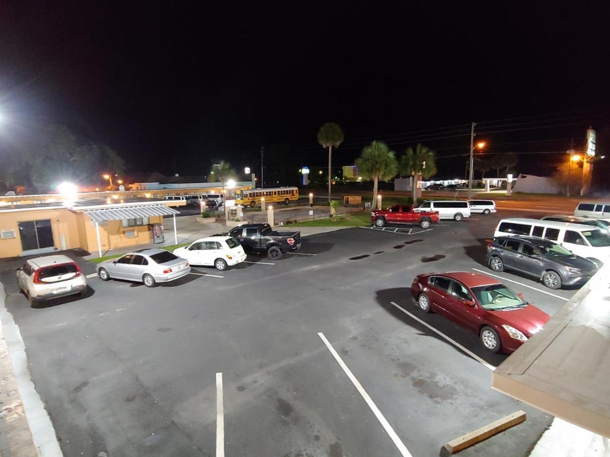 Relax Inn Silver Springs Exterior photo