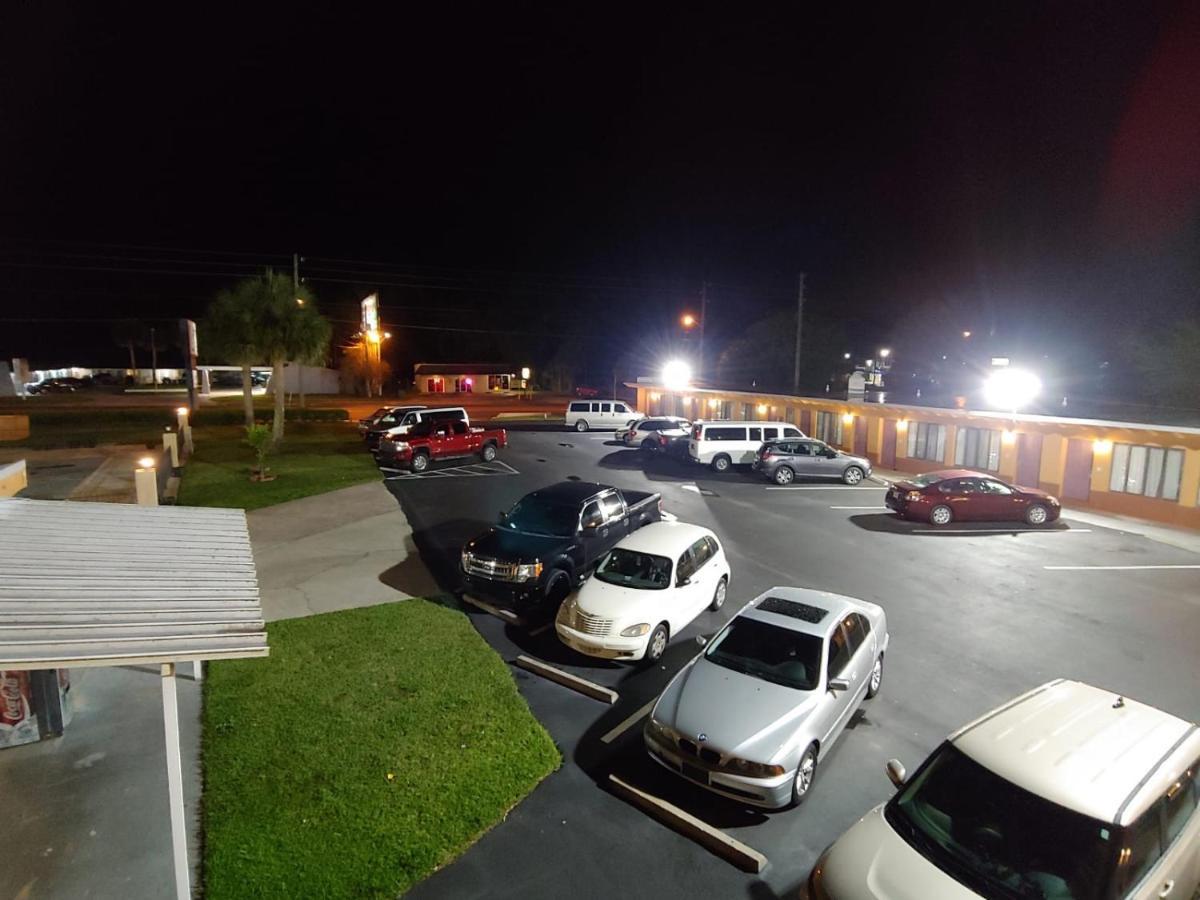 Relax Inn Silver Springs Exterior photo