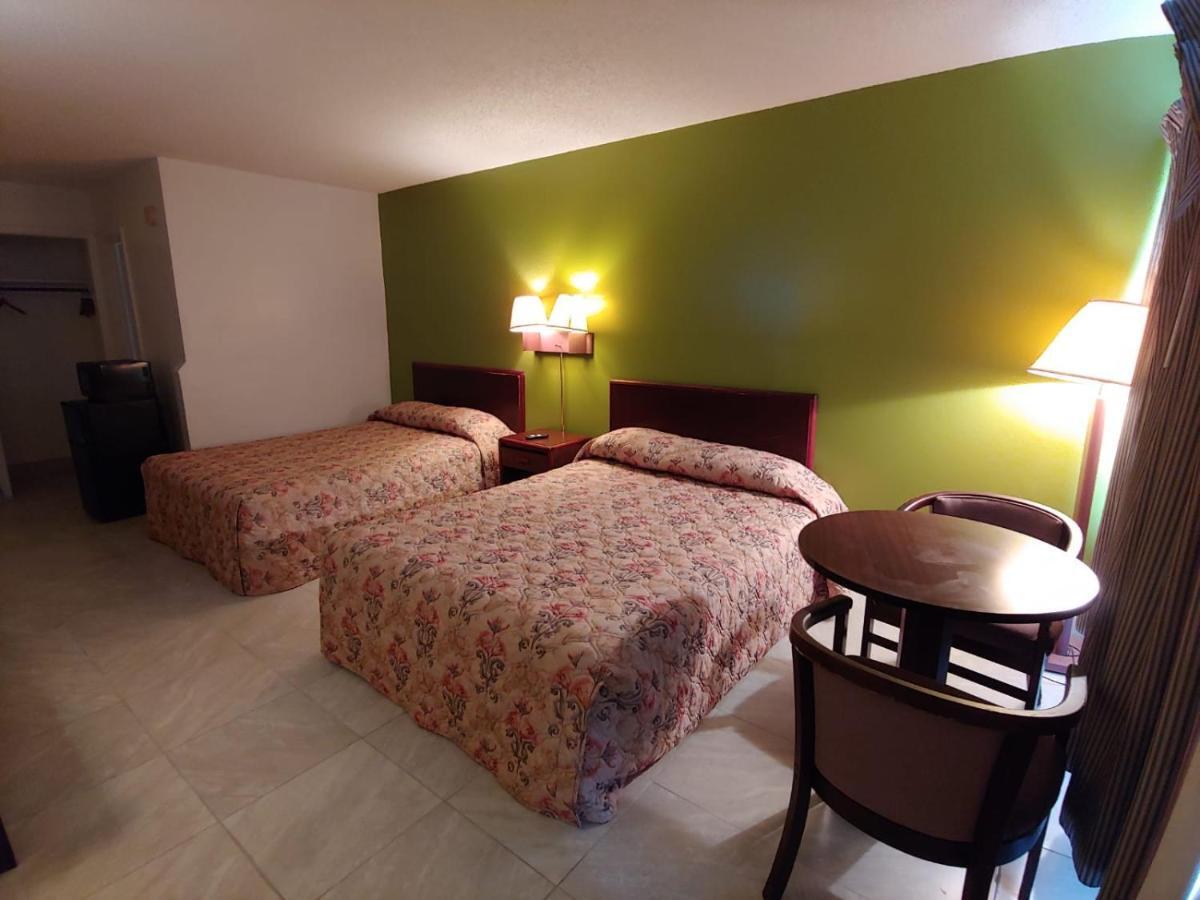 Relax Inn Silver Springs Exterior photo